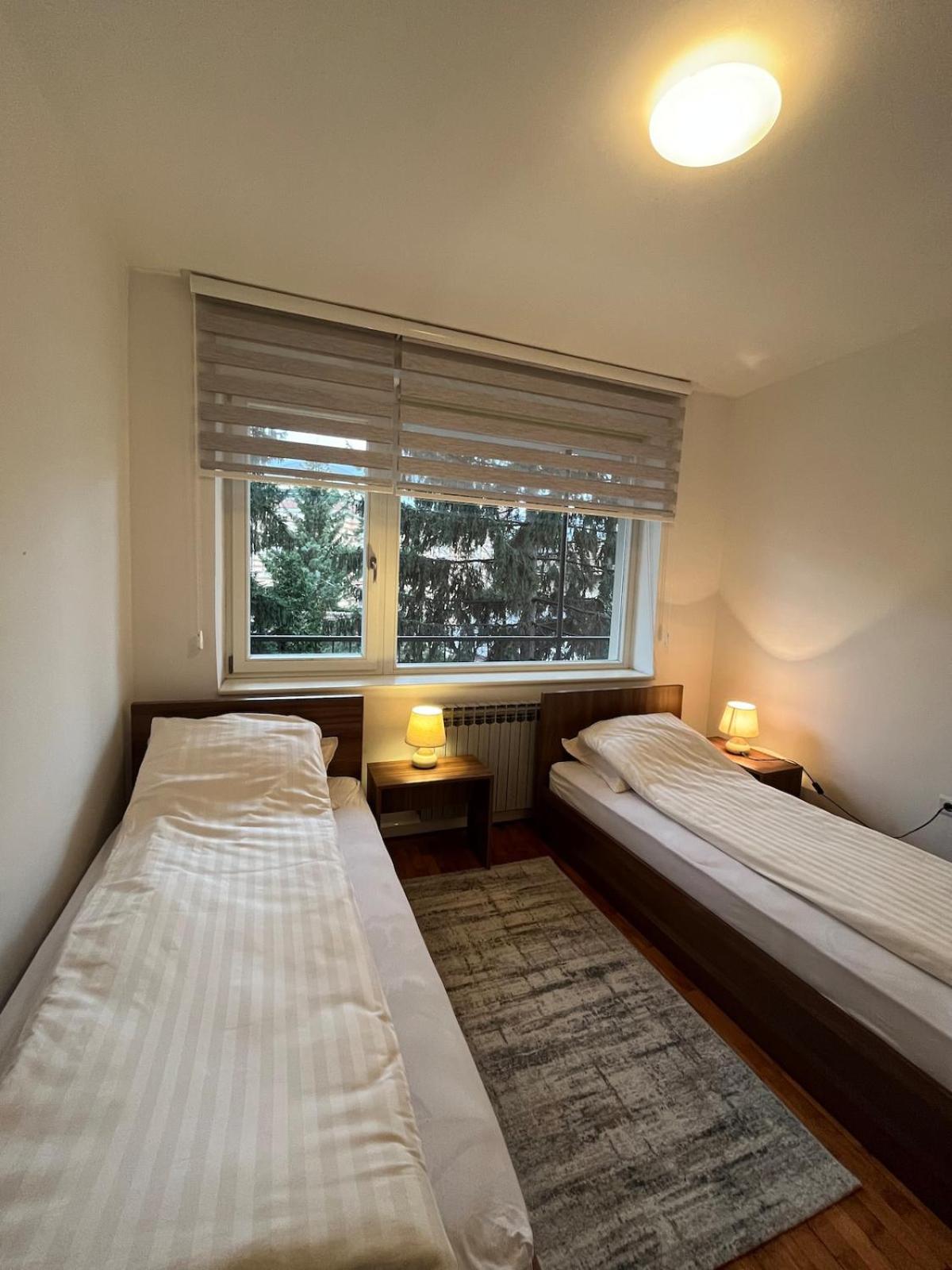 Lini Apartment *