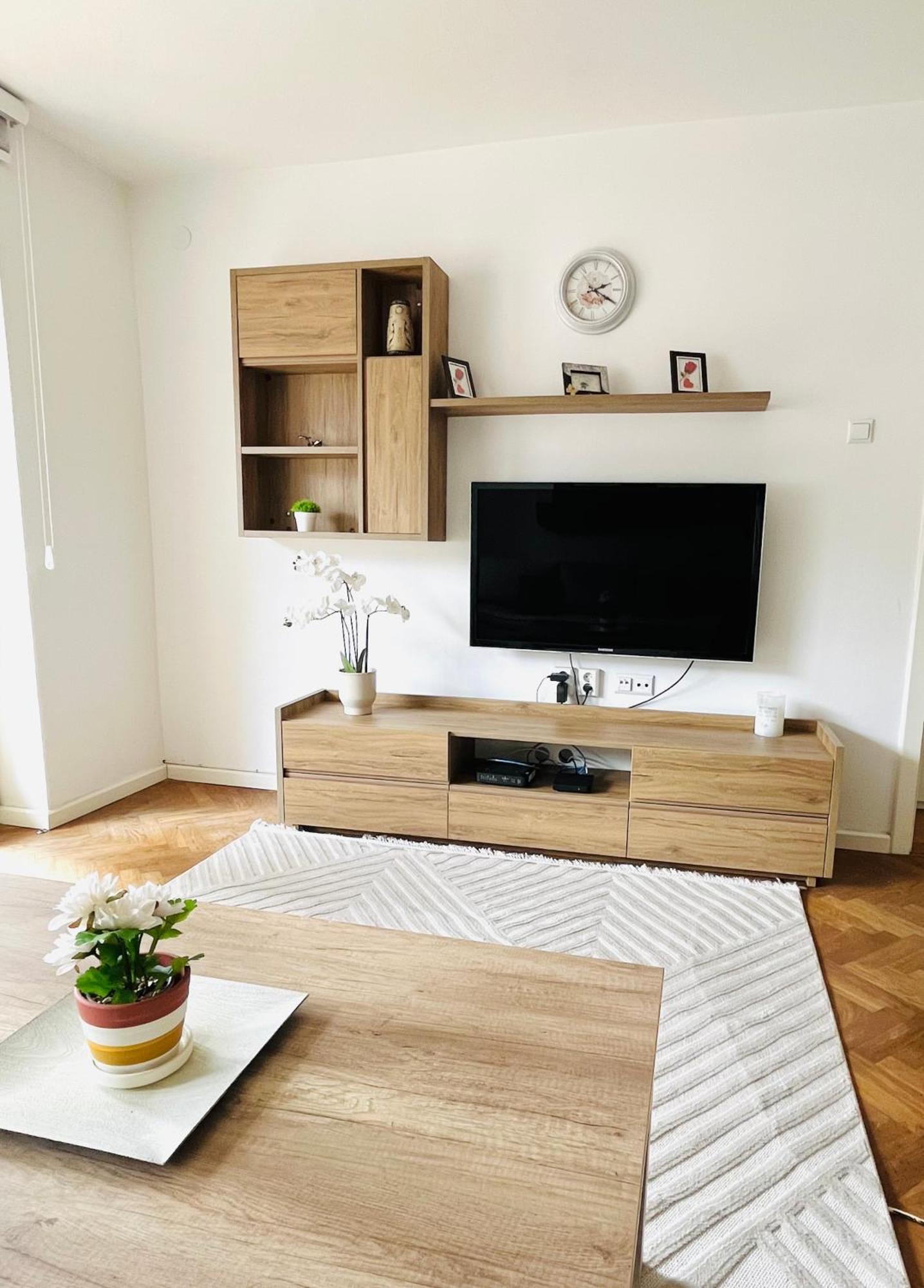 Lini Apartment